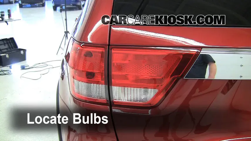 2011 Jeep Grand Cherokee Laredo 3.6L V6 Éclairage Feu clignotant arrière (remplacer l'ampoule)